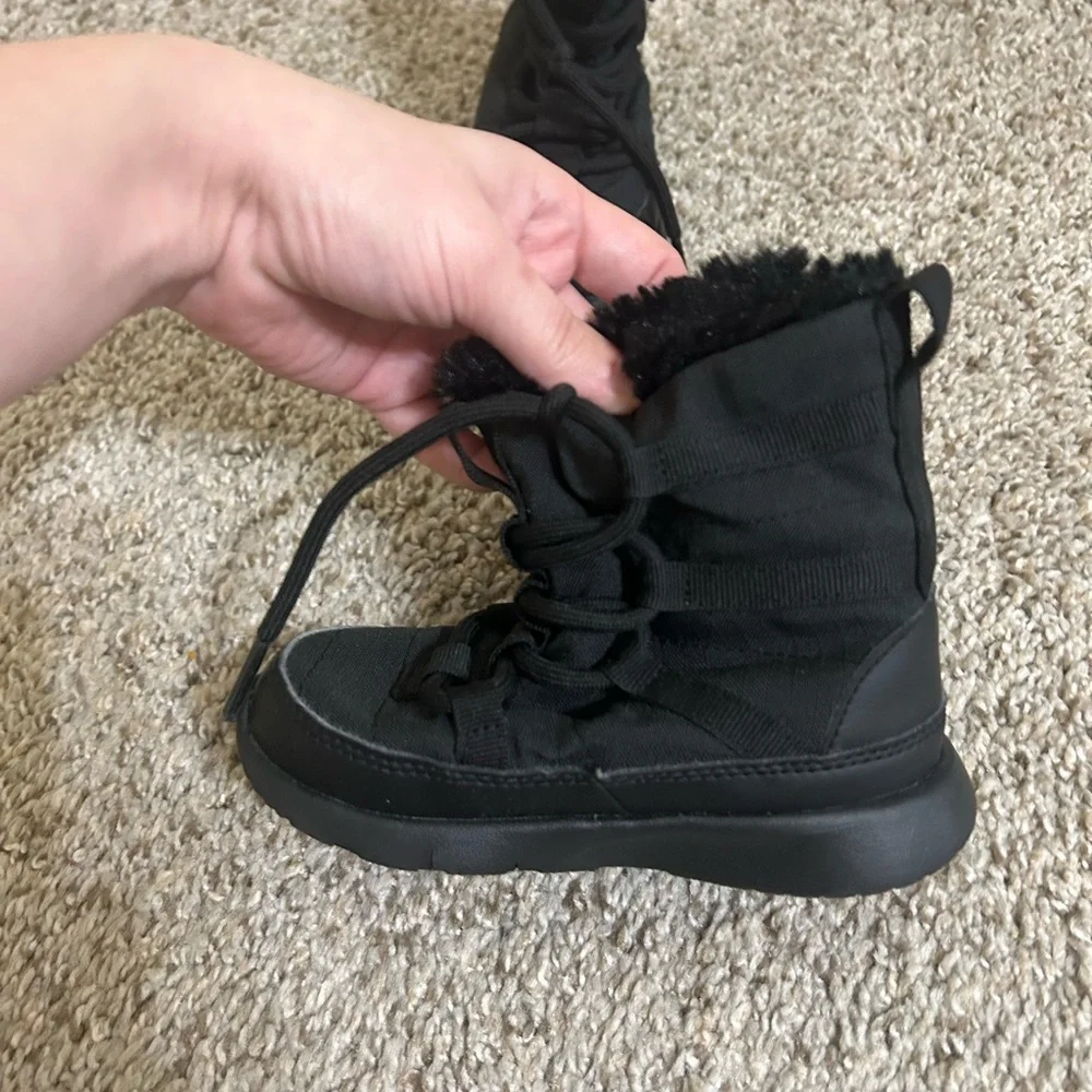 Toddler Nike Venture Black Fur Boot Unisex Size 8C Lace Up Outdoor Winter Snow